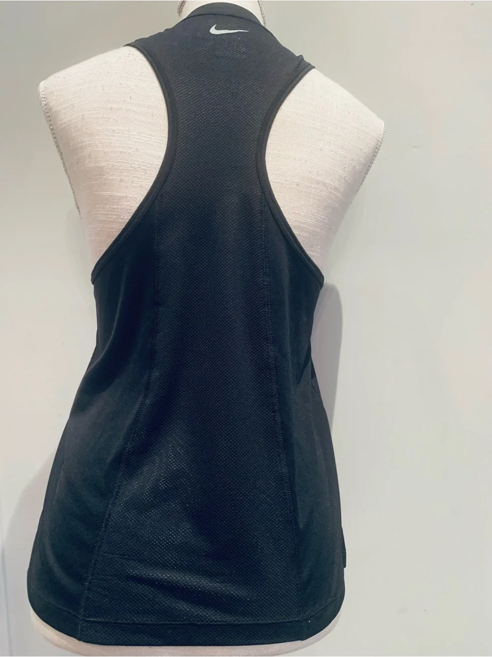 🔥SALE🔥NIKE🩷DRI-FIT MILLER WICK AWAY RUNNING TOP. EXCELLENT CONDITION! - Picture 4 of 9